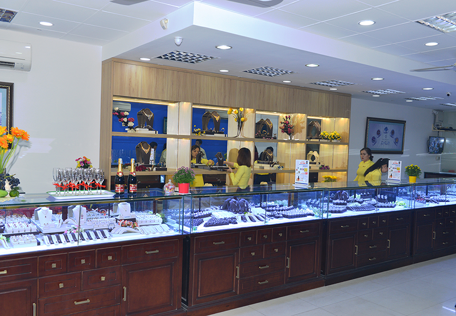 Cho thuê nhà mặt phố Xã Đàn 145m x 3T, MT 10m, 170tr/tháng.