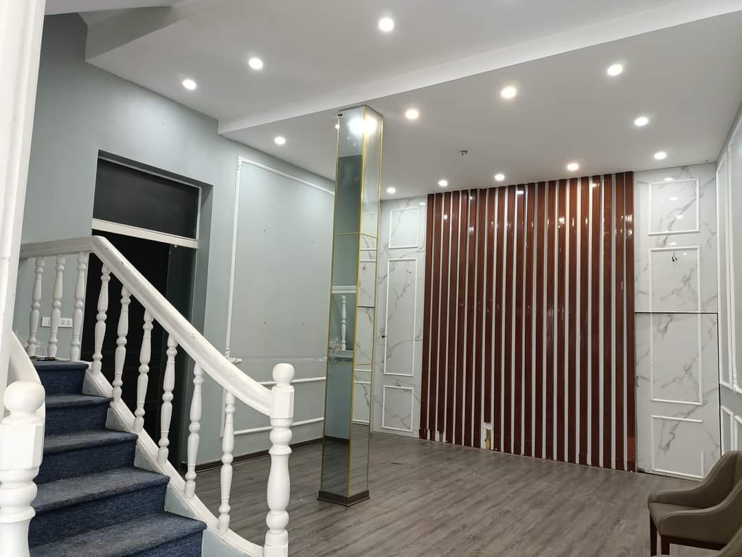 Cho thuê nhà mặt phố Hàng Bún, Ba Đình, 125m x 4T, 55tr/tháng.