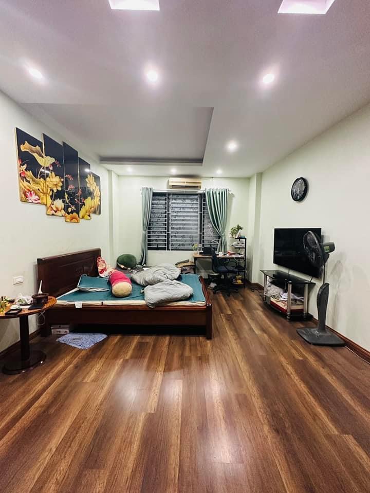 CỰC PHẨM HIẾM RẺ! Siêu phân lô Trần Quốc Hoàn 45m, 4T, ô tô vòng quanh, 8.6 tỷ