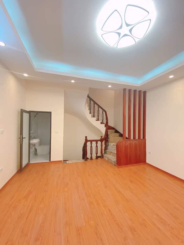 Bán nhà 49m2 x 4 tầng, 4 ngủ, ngõ nông, tại Hoa Bằng, Cầu Giấy,5 tỷ TL