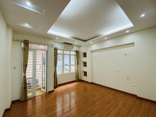 Bán nhà 50mx5T, ô tô đỗ, ô tô vào nhà, có gara ở Hoa Bằng, Cầu Giấy,