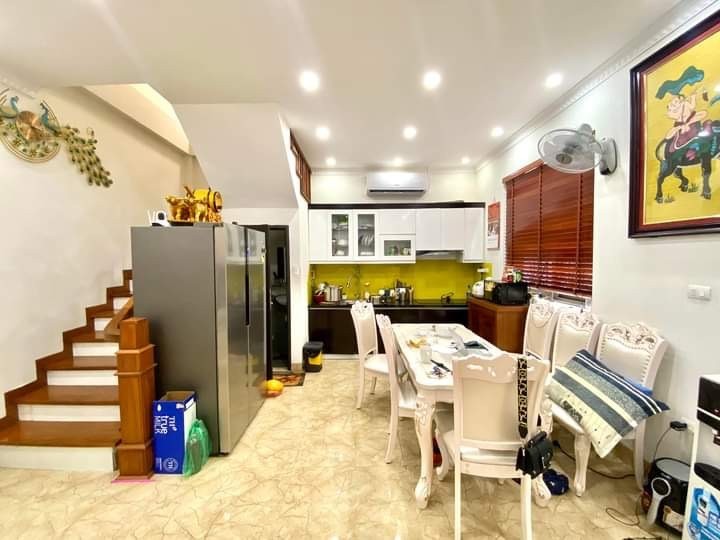 Hoàng Văn Thái mới Kính Koong, gần Ô Tô, DT43m2 x 5 tầng, Mt5.8m, giá 4.2 tỷ.