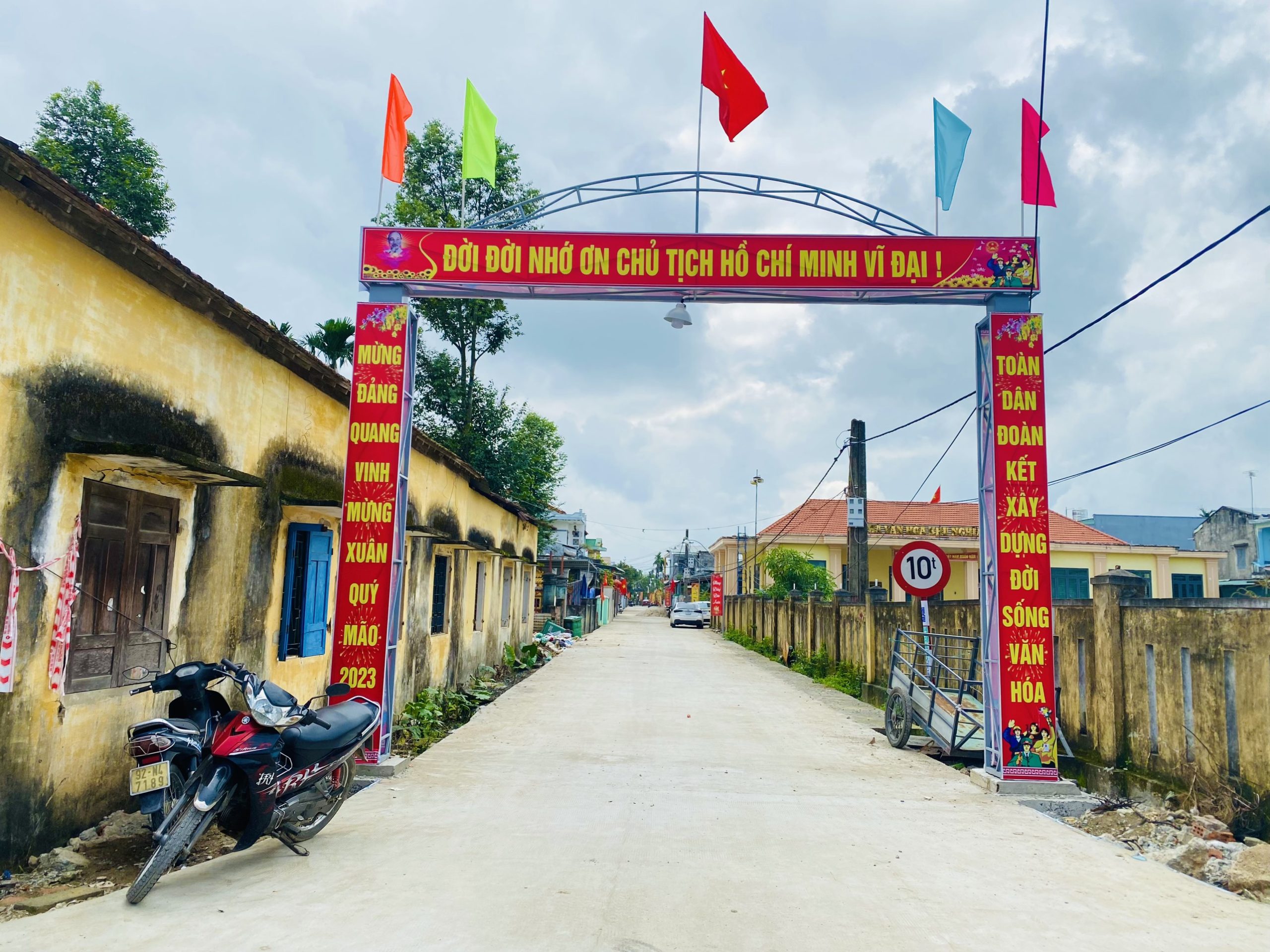 Bán đất trung tâm thị trấn Ái Nghĩa an cư lạc nghiệp, khu đất nằm ở trung tâm với đầy đủ tiện nghi gần trường chuyên Huỳnh Ngọc Huệ gần chợ ,bệnh viện