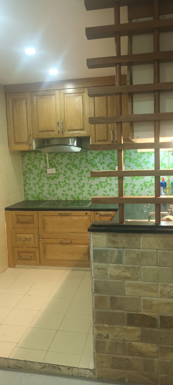 Bán tập thể 70m2 ngõ 409 Kim Mã, Ngọc Khánh, Ba Đình, có sân riêng để xe máy.