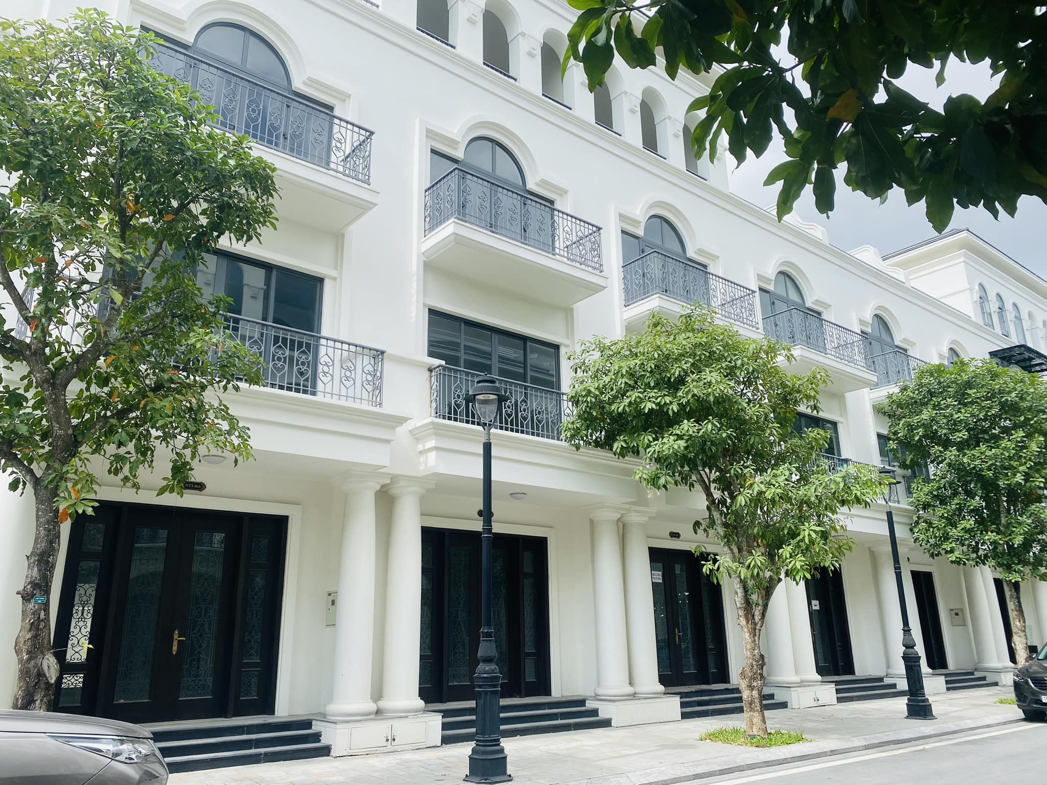 Cần bán biệt thự liền kề Vinhome marina khu đóng ;0968129240