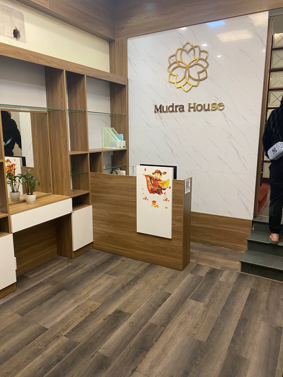 Mặt phố Nguyễn Khắc Nhu, DT 45m2 x 5 tầng, MT 3.5m sẵn mô hình làm spa vỉa hè rộng giá 24tr/tháng