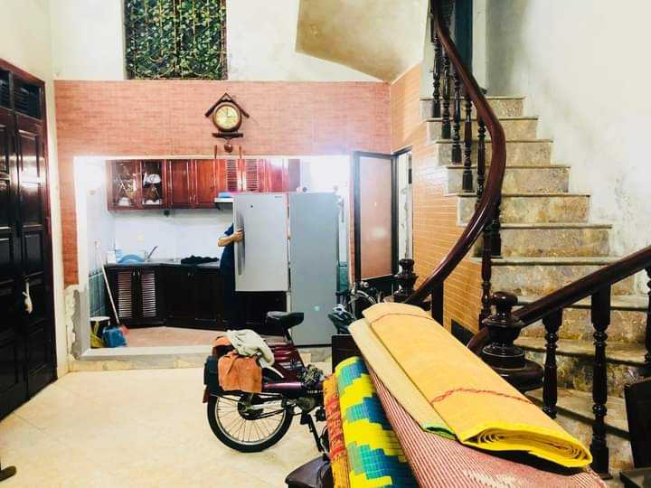 Bán gấp nhà 4 tầng 28m2 ngõ 1142 Đê La Thành. Giá chỉ 2.7 tỷ