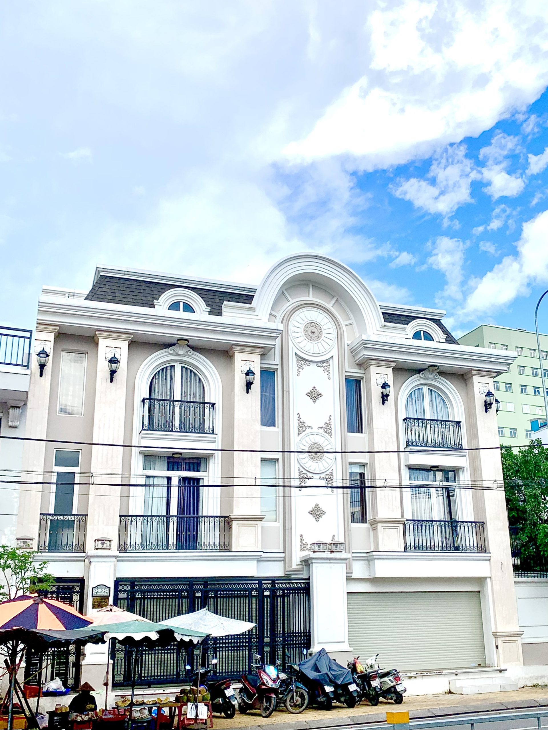 Bán Nhà Mặt Tiền Kinh Doanh Nguyễn Văn Cừ Quận 1 Giá 33 tỷ Bớt Lộc