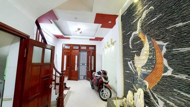 Bán nhà riêng 4 tầng ngõ 318 Đê La Thành 5 tỷ chẵn kinh doanh tốt