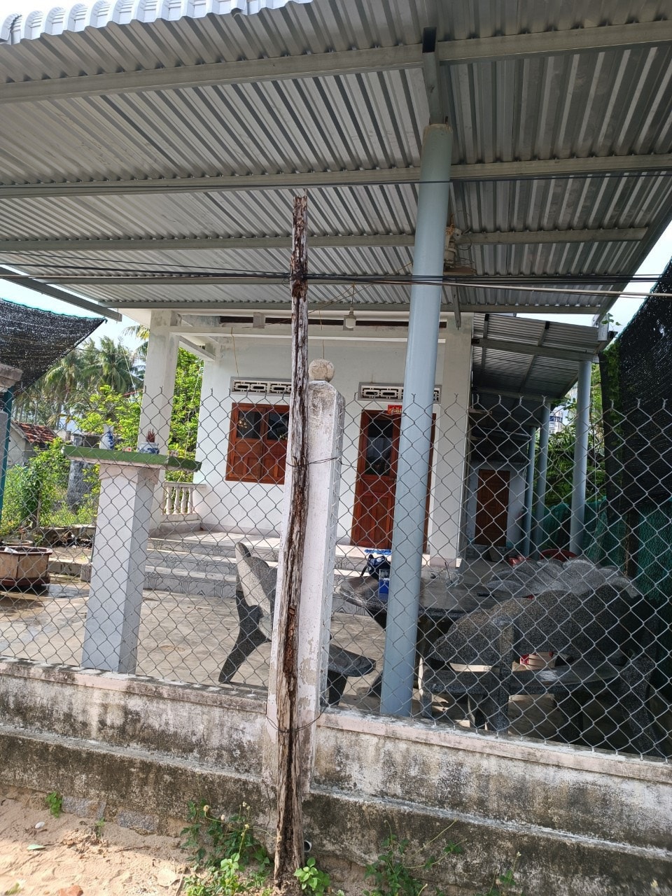 225m2