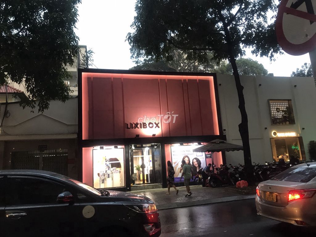 Cho thuê nhà MT Phạm Ngọc Thạch.Ngang lớn 9m. Giá chỉ 100tr/th