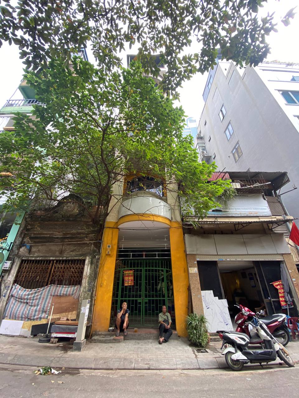 Nhà nguyên căn phố Nguyễn Ngọc Nại, DT 100m2 x 7 tầng, MT 7m thông sàn, thang máy giá 40tr/th