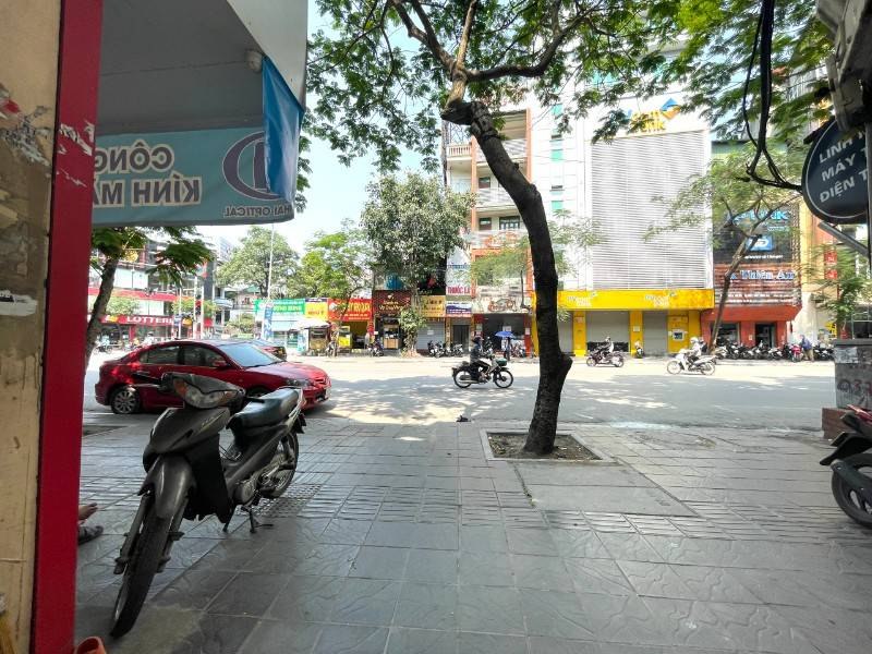 Mặt phố Liễu Giai,Văn Cao DT 80m x 4 tầng , MT 4.5m vỉa hè rộng kdoanh mọi loại hình giá 40tr/th