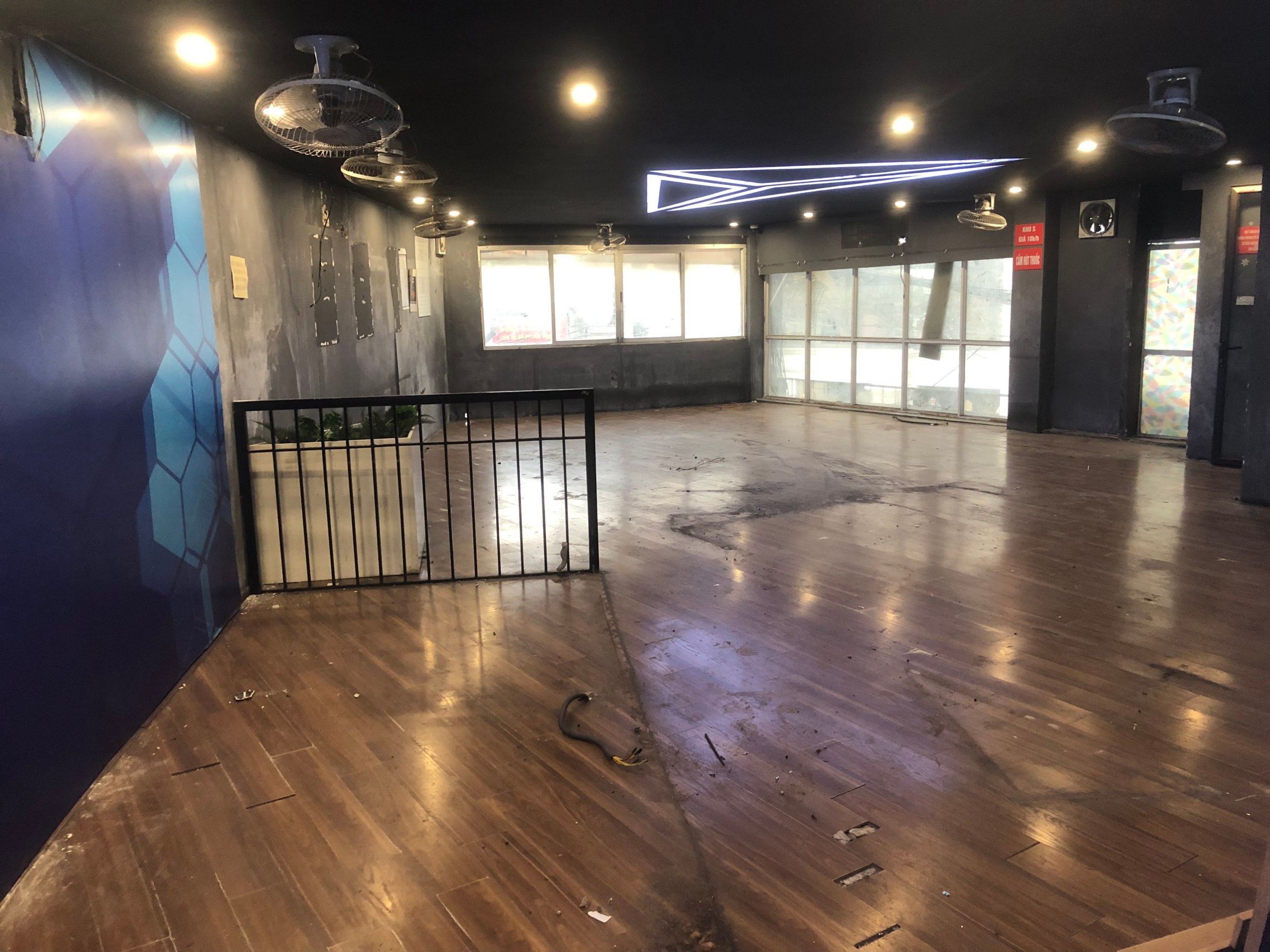 Cho thuê nhà MP Đê Tô Hoàng, DT 180m2 x 4T, MT 7m, thông sàn, KD mọi loại hình giá 50tr/tháng