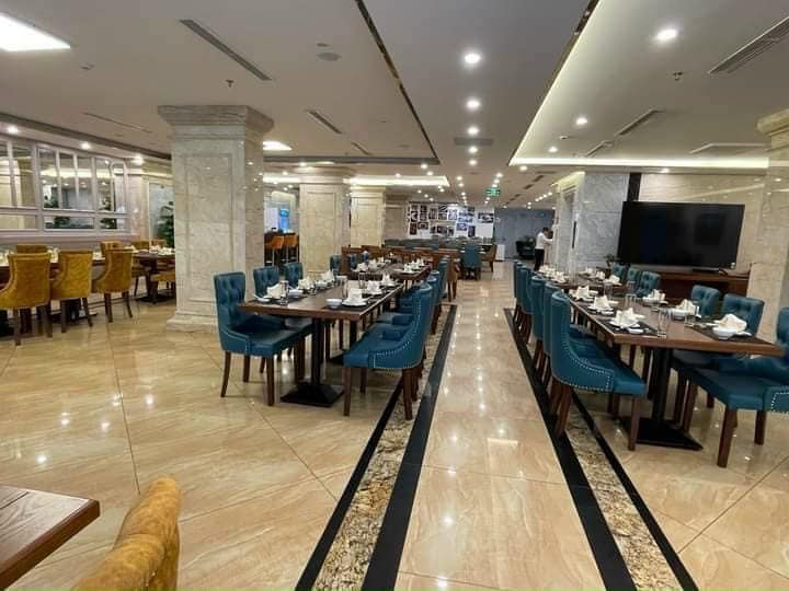 Bán tòa KHÁCH SẠN 4* Vip KD diện tích 520m2, 9 tầng, MT15m, giá 260 tỷ