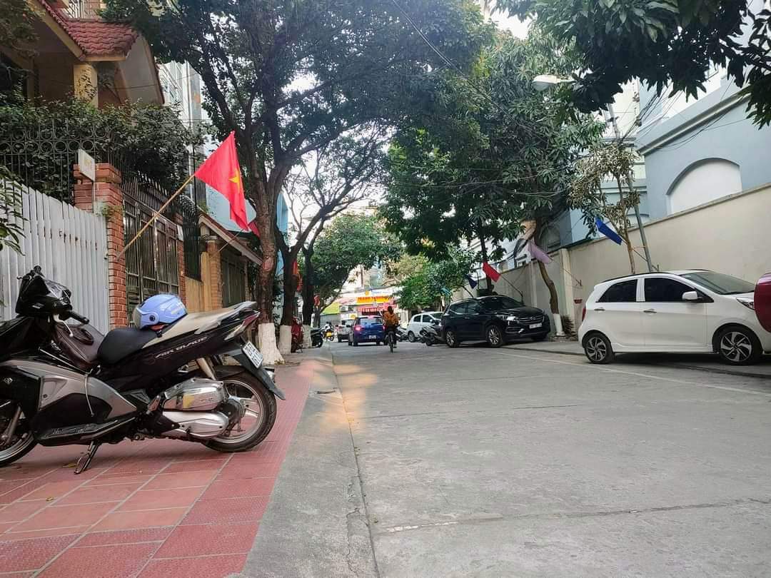 Bán nhà ngõ 118 Cầu Giấy, 102m2 - 7 tầng, an sinh đỉnh cao, trên ở - dưới làm văn phòng.