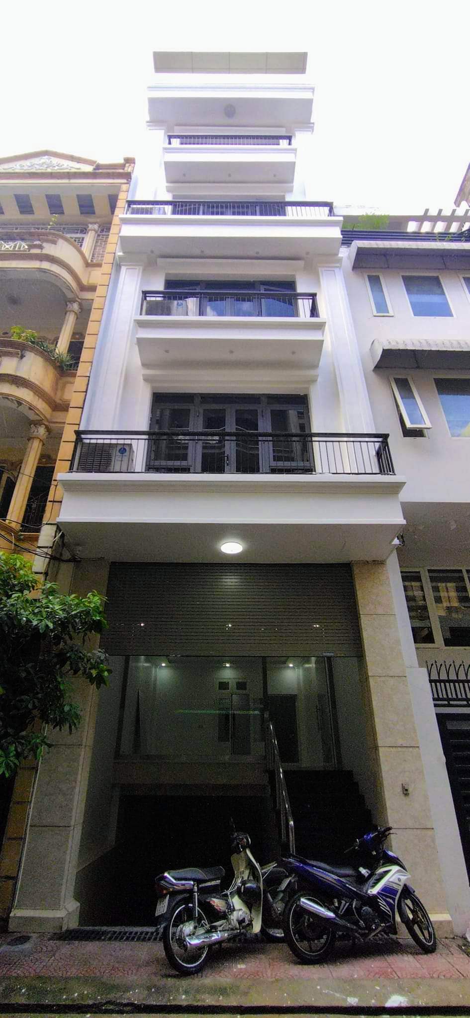 Bán nhà ngõ 121 Hoa Bằng, Cầu Giấy; tòa nhà văn phòng 7 tầng, kinh doanh đa dạng.