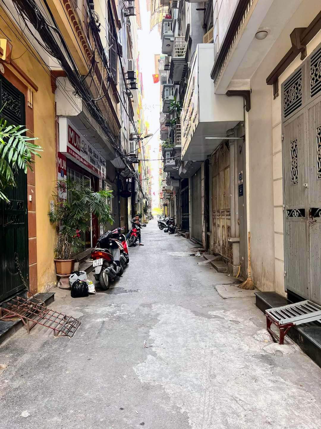 BÁN NHÀ NGÕ 198 Cầu Giấy, 40m - 5 tầng - trên ở dưới kinh doanh đa dạng.