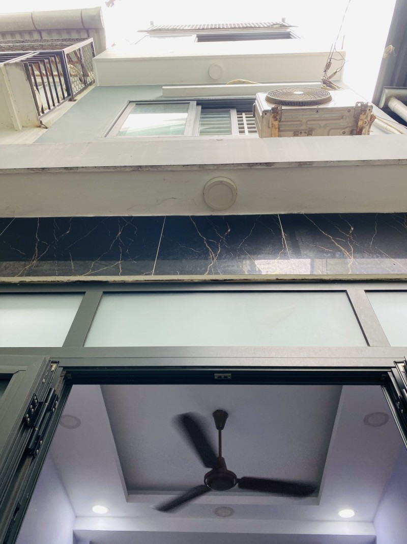 NHÀ BÁN ,SƯ VẠN HẠNH QUẬN 10 - 3 TẦNG BTCT - NHỈNH 3 TỶ.