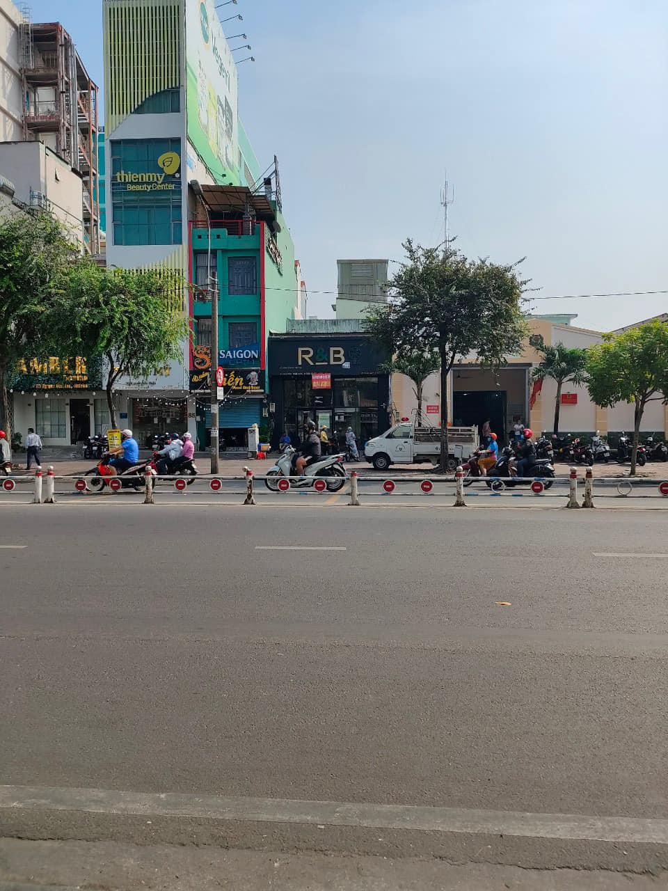 Cho thuê nhà mặt tiền 84 Nguyễn Thái Học .P Cầu Ông Lãnh .Q1-Diện tích: 7x15m 2 TẦNG 100tr/th có TL