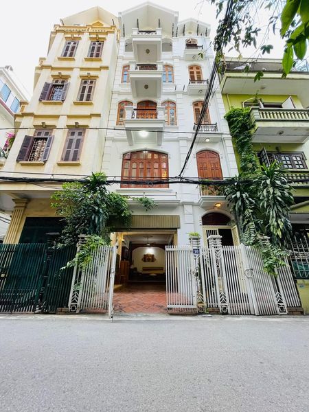 Hàng Đẹp Cầu Giấy lung linh sang trọng phân lô gara