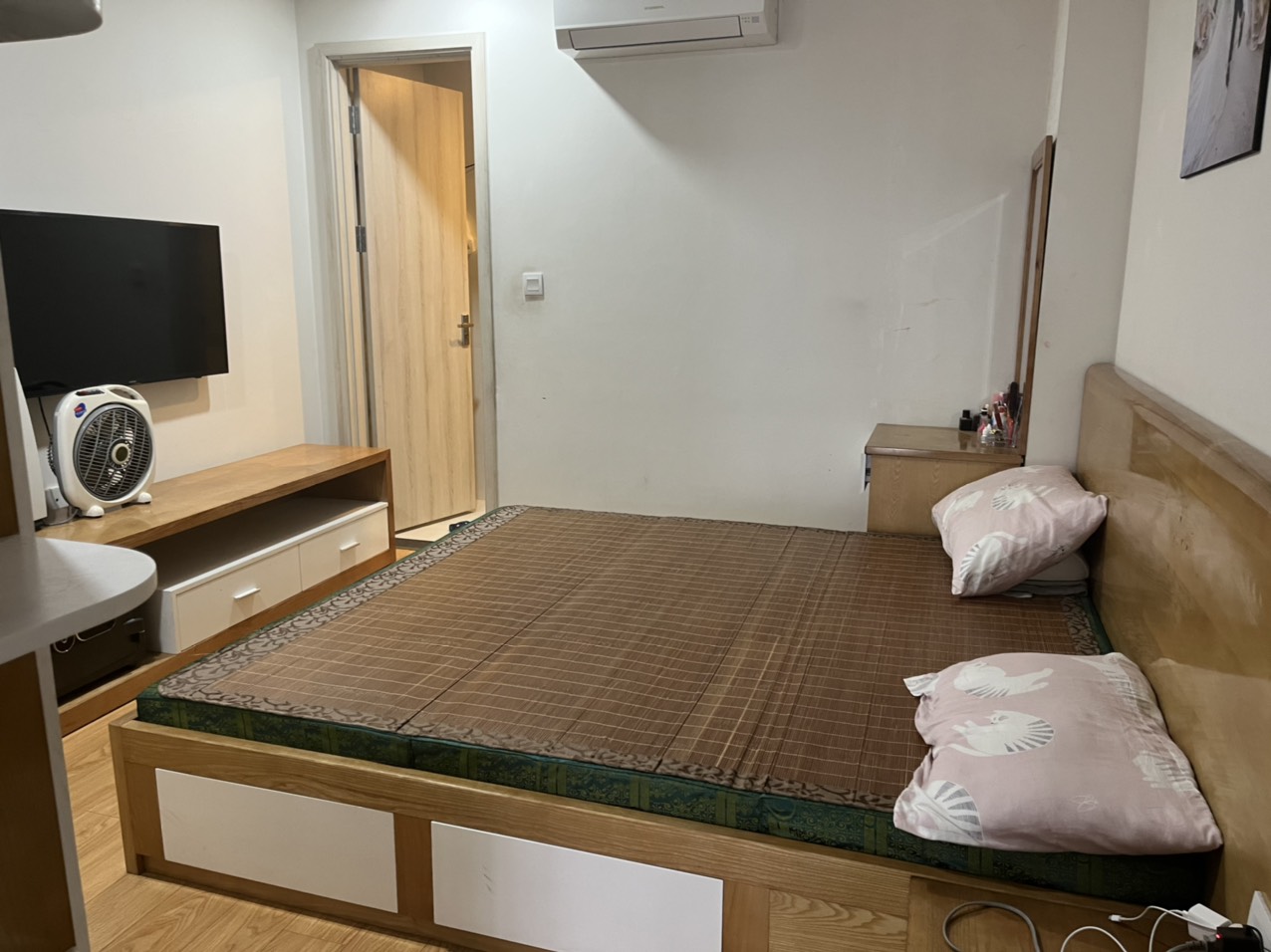 Bán chung cư, căn hộ 80m2, full nội thất ở toà A The Garden Hill 99 Trần Bình, Cầu Giấy, 3,1 tỷ TL