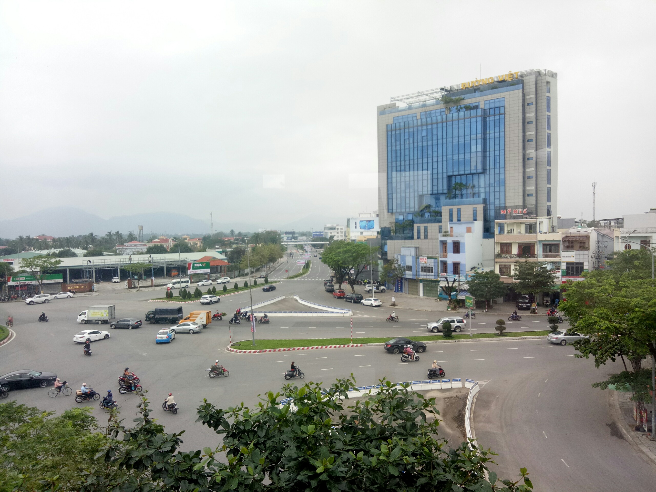 Nhà 3,5 tầng mặt tiền Nguyễn Hữu Thọ - 25 tr/th