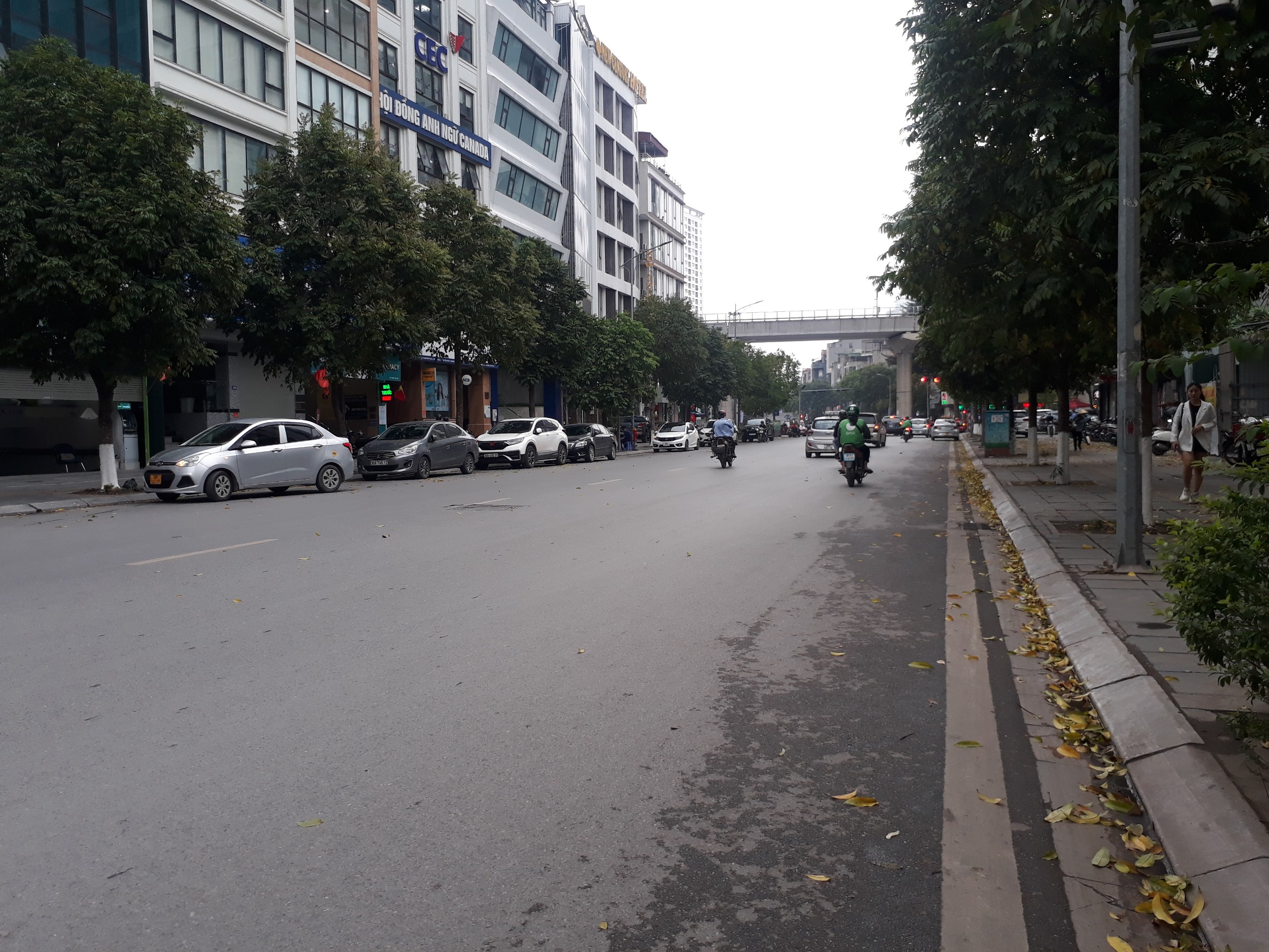 Bán nhà mặt phố Hạ Yên: Dt 77m2. MT 4,4m. x 6T, Thang Máy. vỉa hè 4m. Hai mặt thoáng. Giá 15 tỷ.