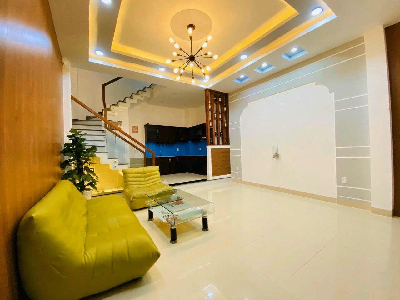 Phá sản bán gấp nhà cũ đường Minh Phụng Q11 59M2 Gía TT chỉ 955tr gần chợ MP tiện KD sổ riêng LH Vi