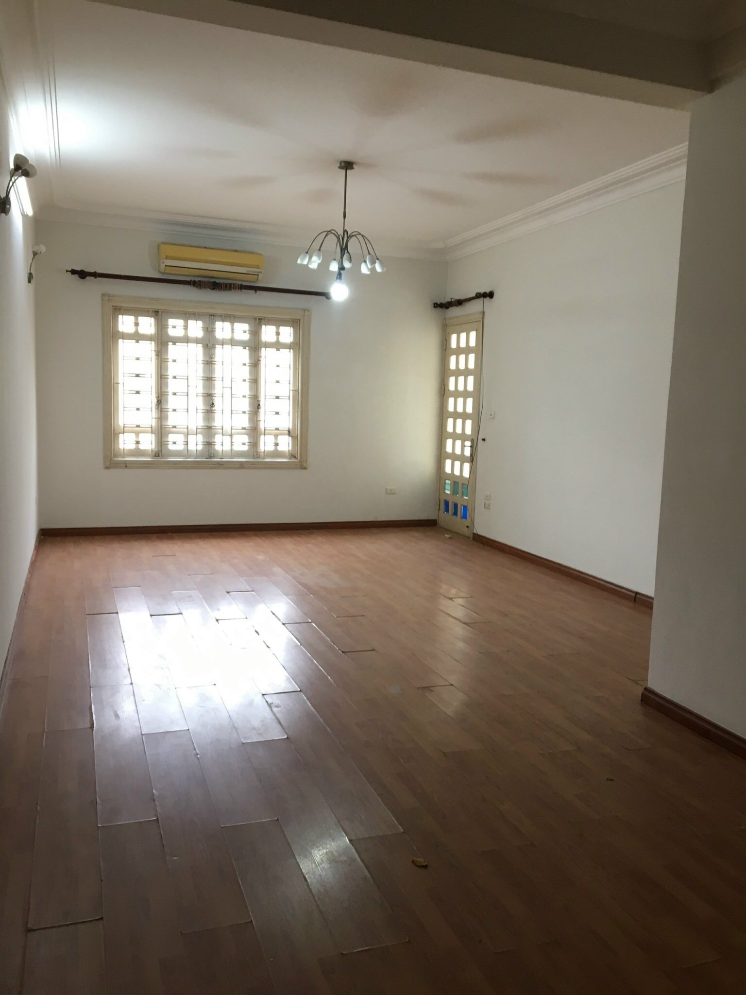 Cho thuê nhà ngõ nguyễn chí thanh (Gần ĐTH hồ ngọc khánh). DT 80m x 3 tầng.