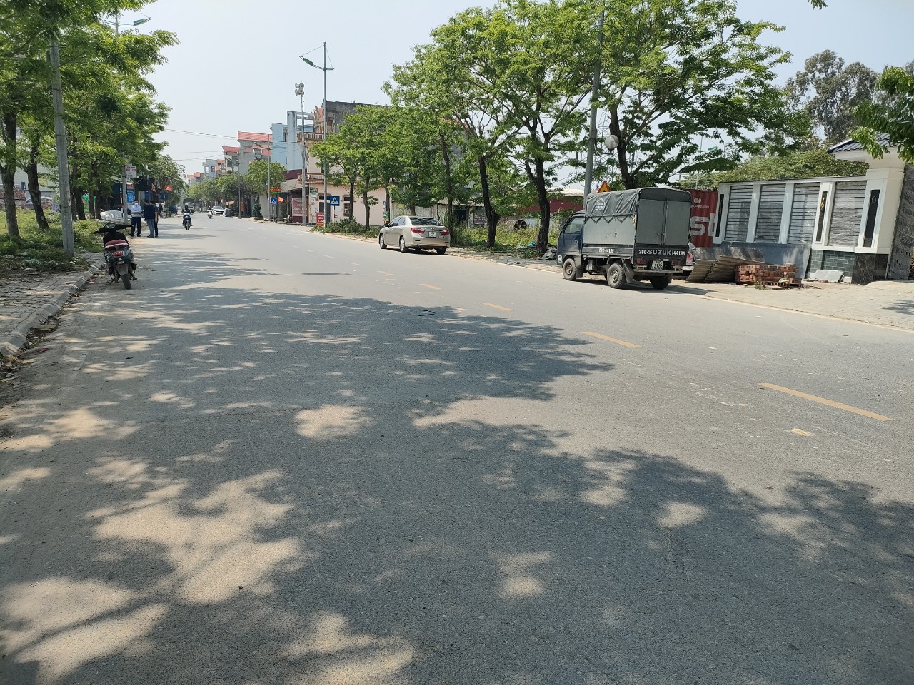 Nhà 2 tầng đẹp , đường ô tô tránh , diện tích 100 m mặt tiền 7 m ngay cạnh gần ngay ngã 3 chợ giá 1,7 tỷ