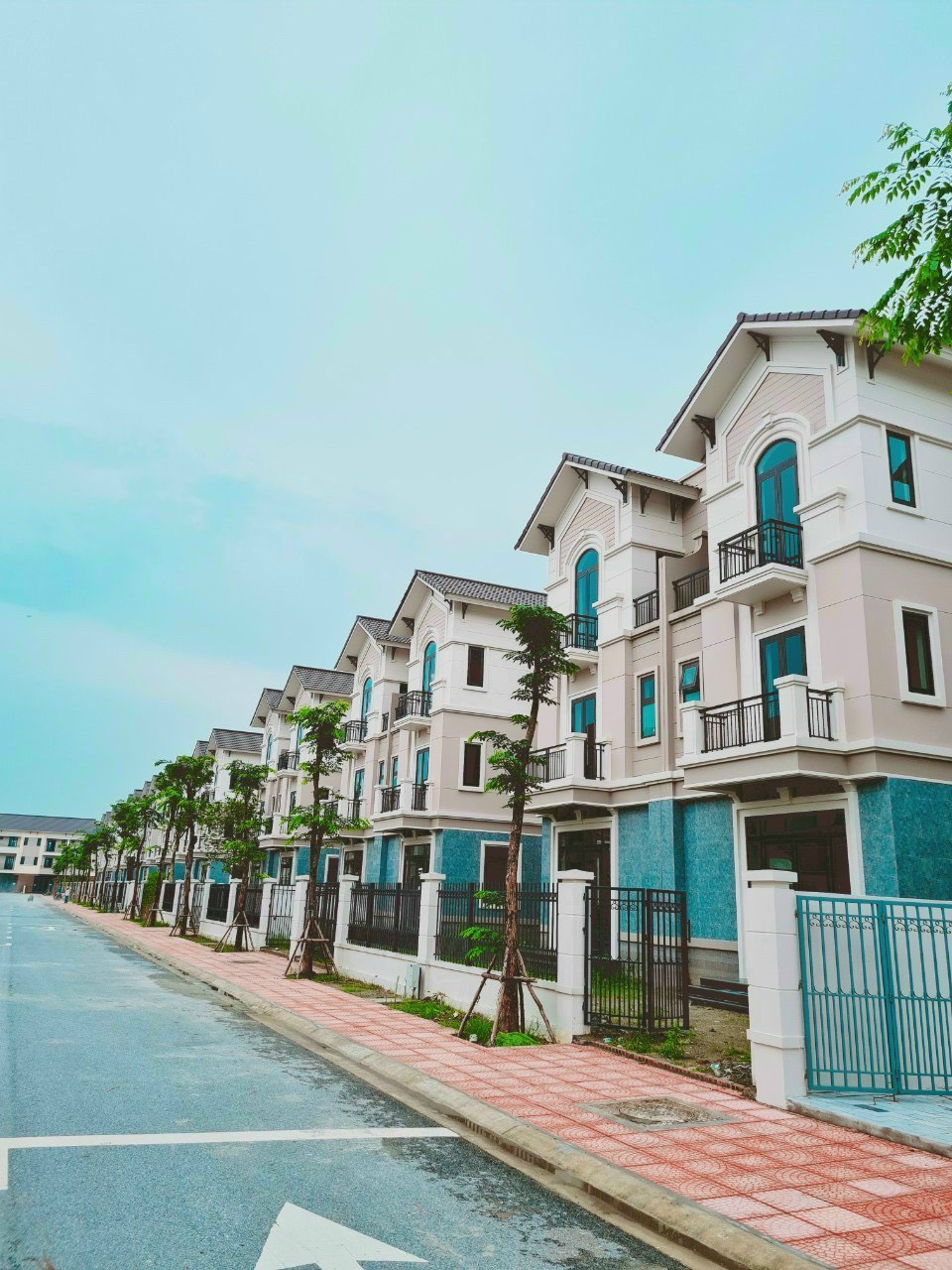 Tin Hot! Bán nhà 3 tầng giá rẻ nhất VBB. Tiện ích đầy đủ, vị trí đắc địa , kinh doanh , buôn bán sầm uất.