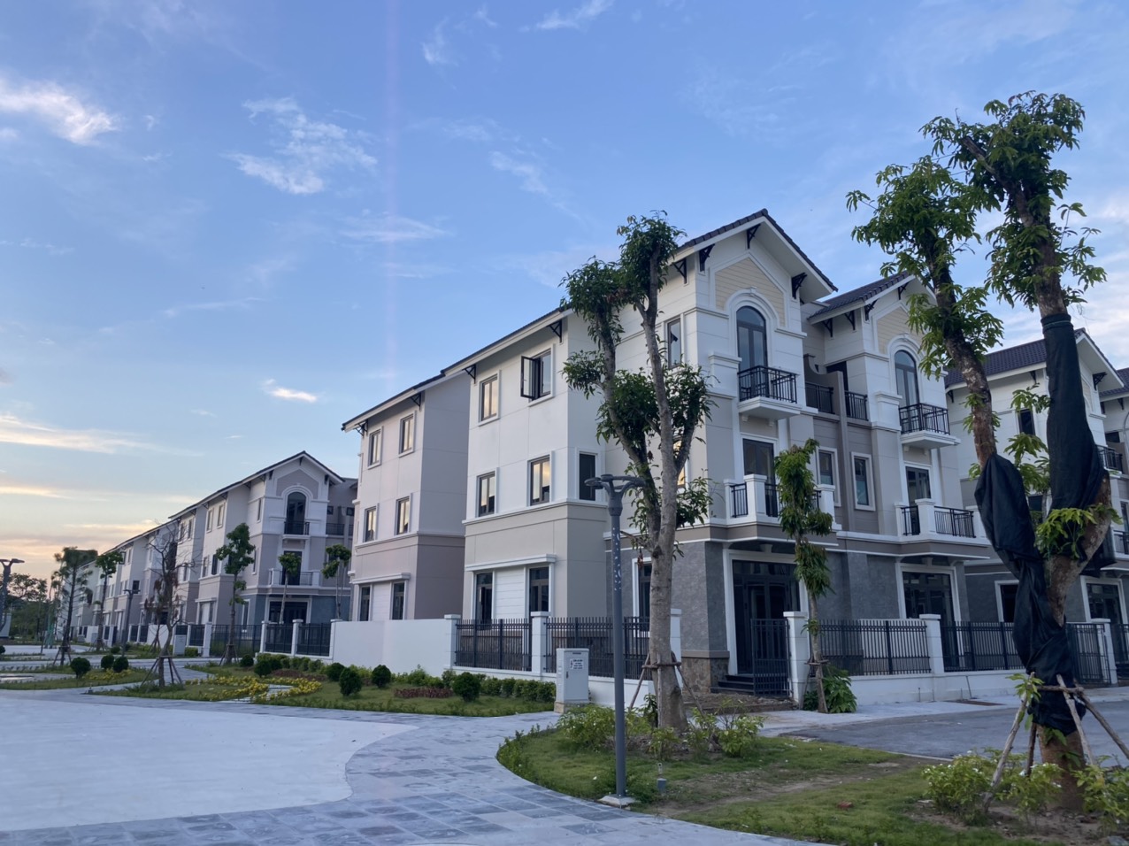 Bán Biệt Thự giữa trung tâm TP Từ Sơn, vị trí đắc dịa, không gian sống xanh, sạch thoáng mát, buôn bán kinh doanh sầm