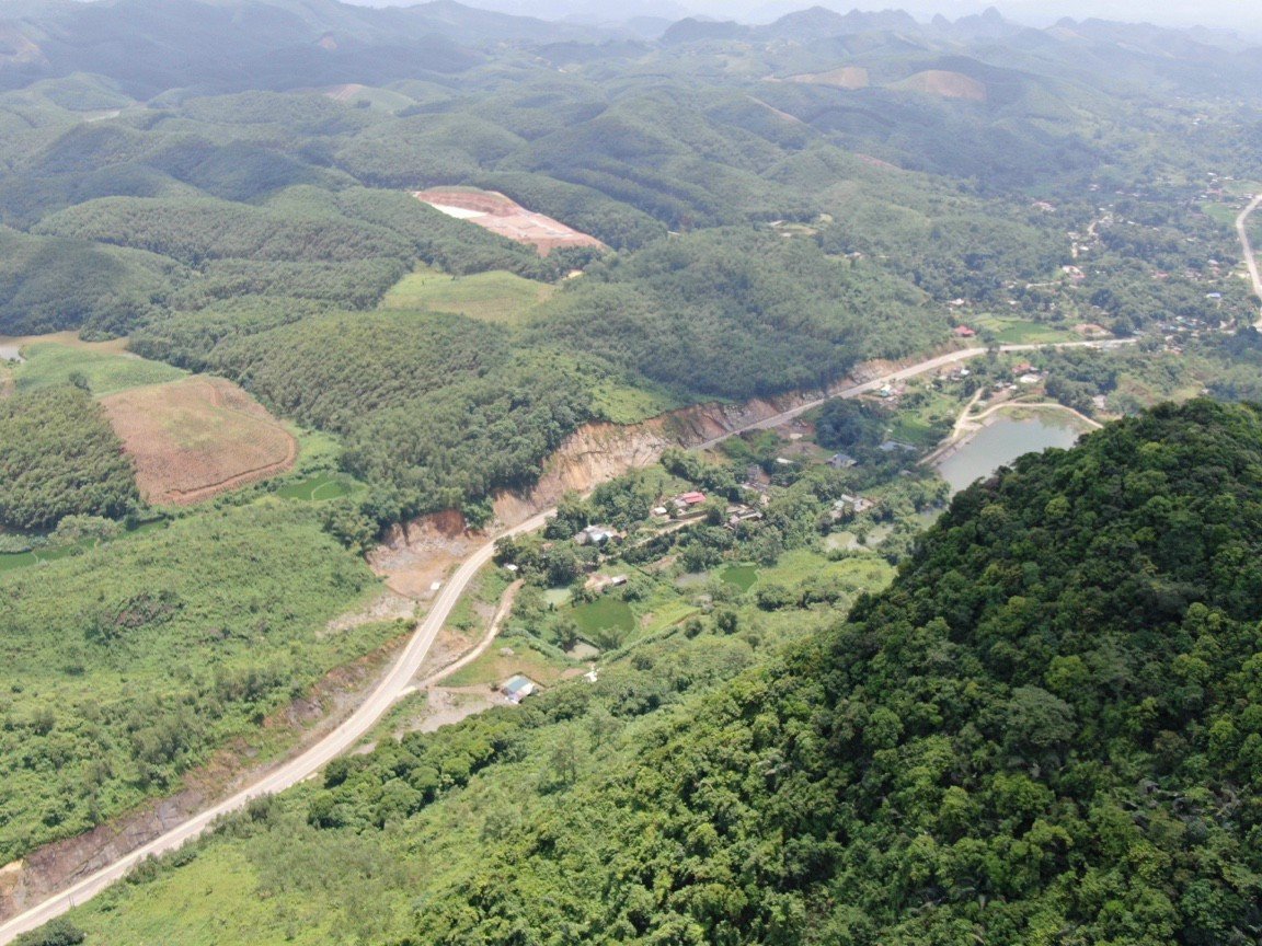 SIÊU PHẨM RSX TẠI YÊN THUỶ Lô 3,4ha rsx yên thủy chỉ 77k/m. Bám đường nhựa 500m là đường trục chính