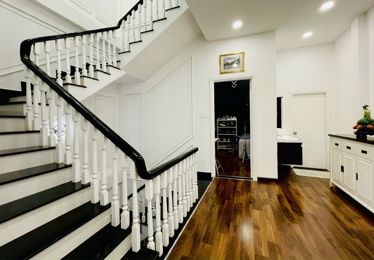 Bán gấp nhà siêu đẹp hẻm 8m Phổ Quang,DT 5 x 20m, 4 lầu, giá chỉ 18 tỷ