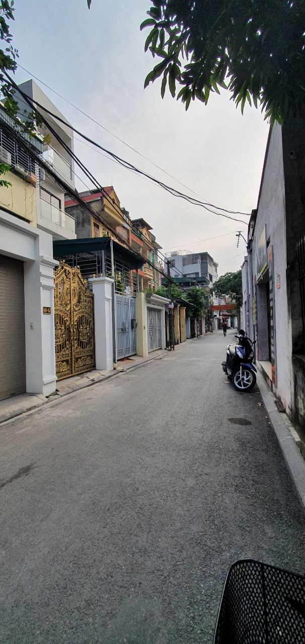 Bán nhà Ngọc Thuỵ, Dt 37m, nhà 4 tầng, giá hơn 2 tỷ.