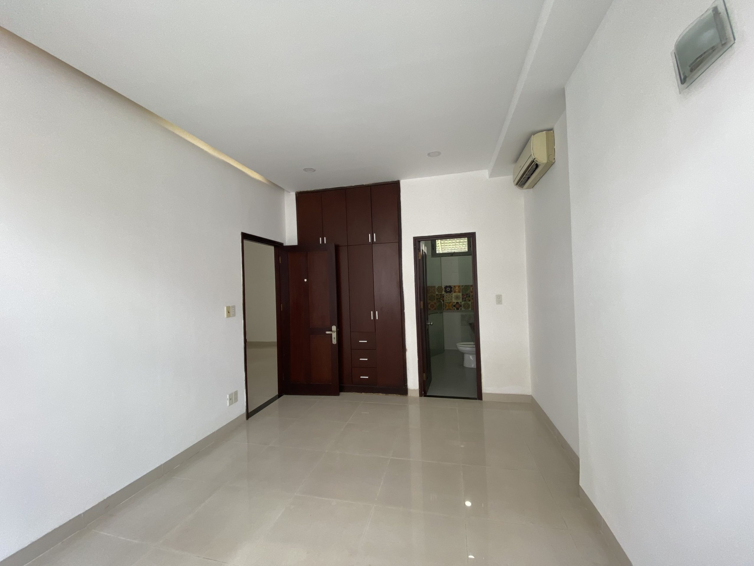 Bán nhà KDC Ven sông P Tân Phong Q7.DT:7x18,trệt ,lửng 3 lầu ,5pn 5wc.hướng Nam.Giá:21 tỷ.