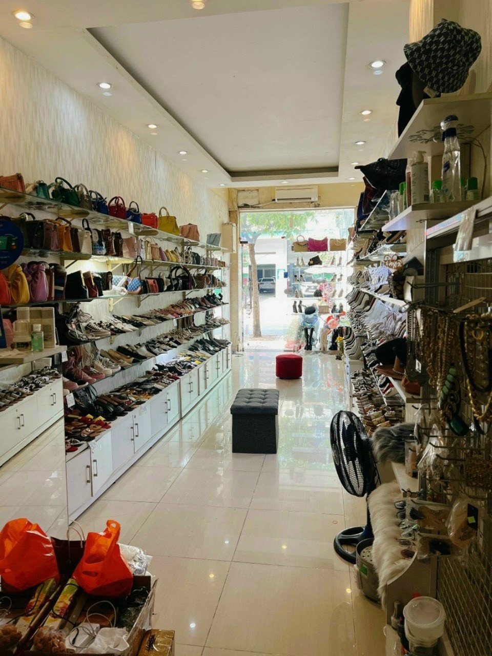 Nhà bán mặt tiền Nguyễn Đình Chiểu, P5, Quận 3