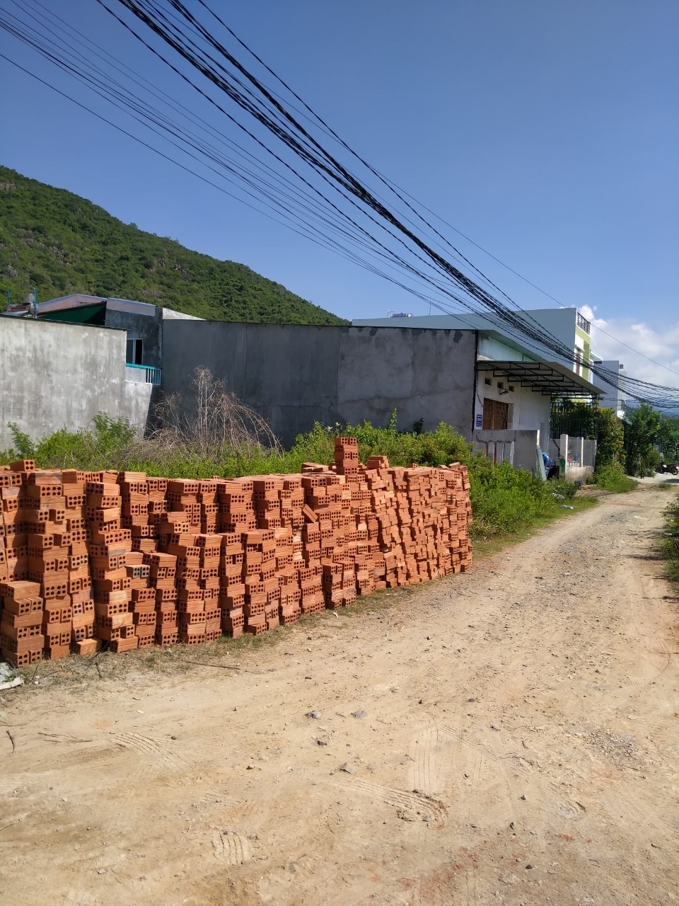 VN28 BÁN NHANH LÔ ĐẤT ĐẸP 2 MẶT TIỀN ĐƯỜNG 8M KHU HÒN THƠM - XUÂN NGỌC - VĨNH NGỌC