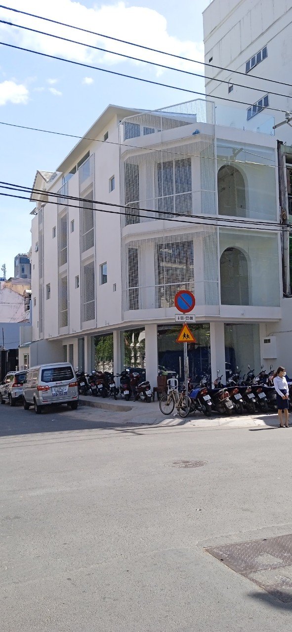 Góc 2MT Trần Nhật Duật Q1 4.3x16.6 Trệt 3 lầu 160T