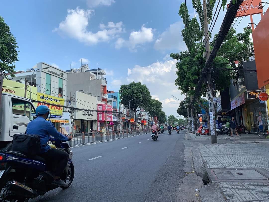 HẺM XE TẢI - HÀNG XÓM AEON - SỔ VUÔNG ĐẸP - GIÁ 4.2 TỶ CÒN THƯƠNG LƯỢNG MẠNH