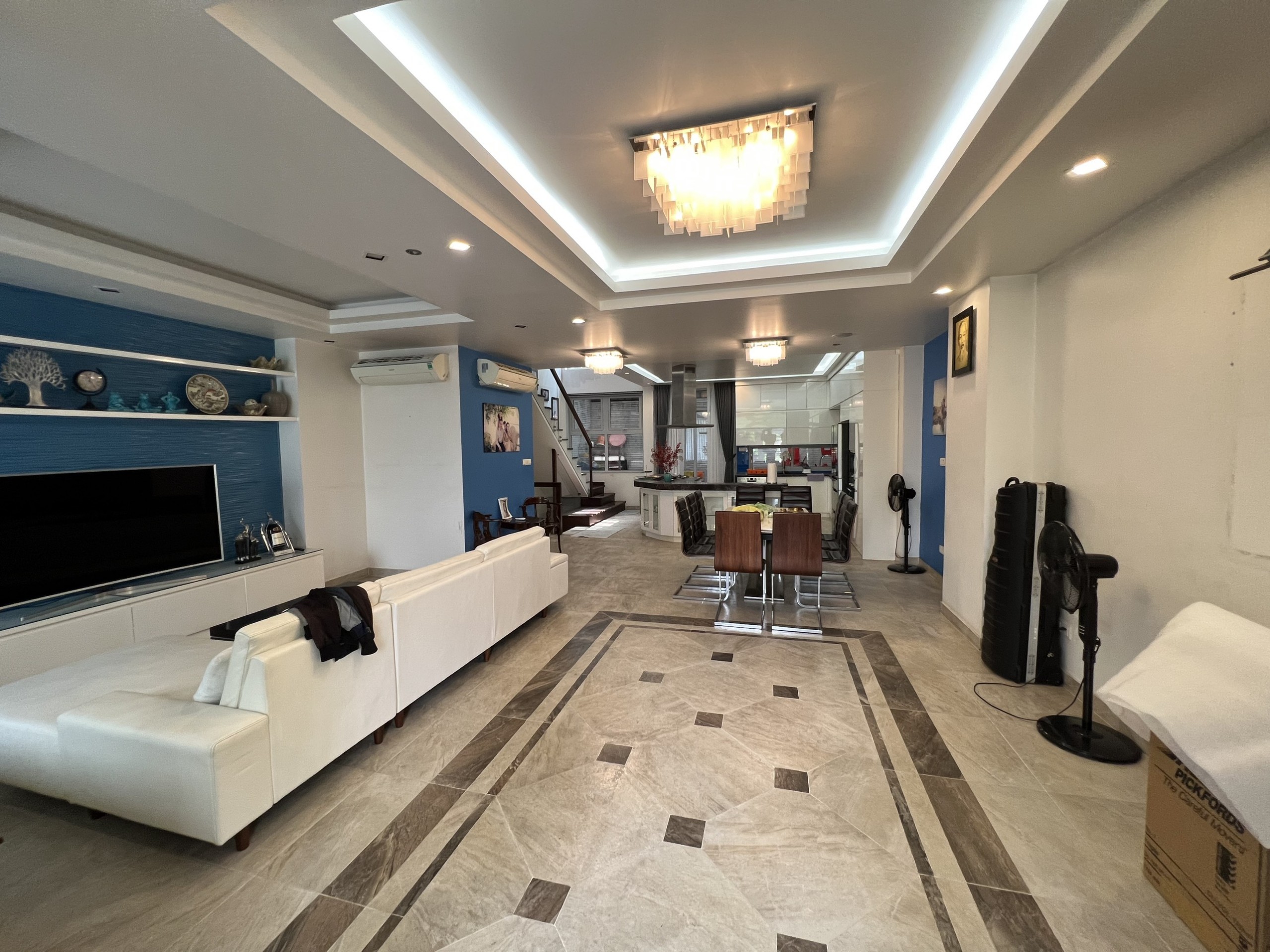 Bán Biệt Thự KDC ven sông p Tân Phong Q7. DT:7.5x20. Hầm 3 lầu .Hướng Bắc.Giá: 28 tỷ.