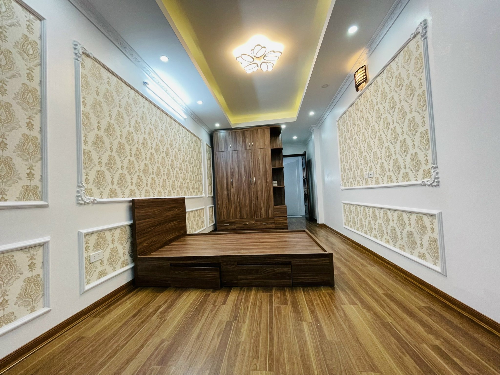 Chính chủ bán nhà 6 tầng ngay tại mặt đường Đào Tấn - Ba Đình - Hà Nội