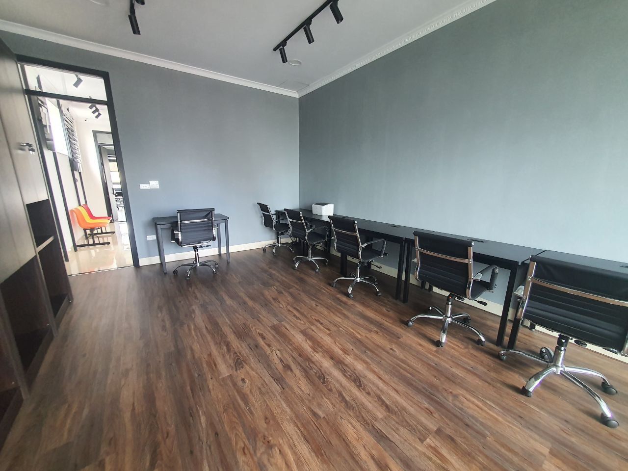 Cho thuê văn phòng Tầng 7 mặt phố tại số nhà 81 phố Tuệ Tĩnh, Nguyễn Du, Hà Nội.