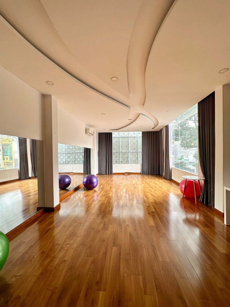 Cho thuê nhà mặt tiền Nguyễn Thị Minh Khai, Phường 05, Quận 3