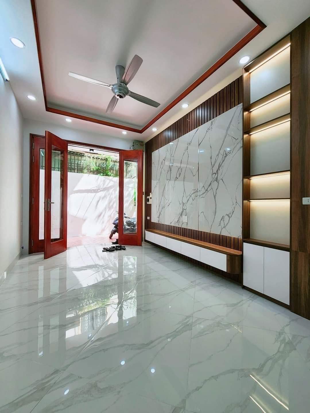 Bán nhà ngõ gần Hồ Đền Lừ, mặt ngõ ô tô, nhà mới, 50m2 5 tầng, 5,95 tỷ