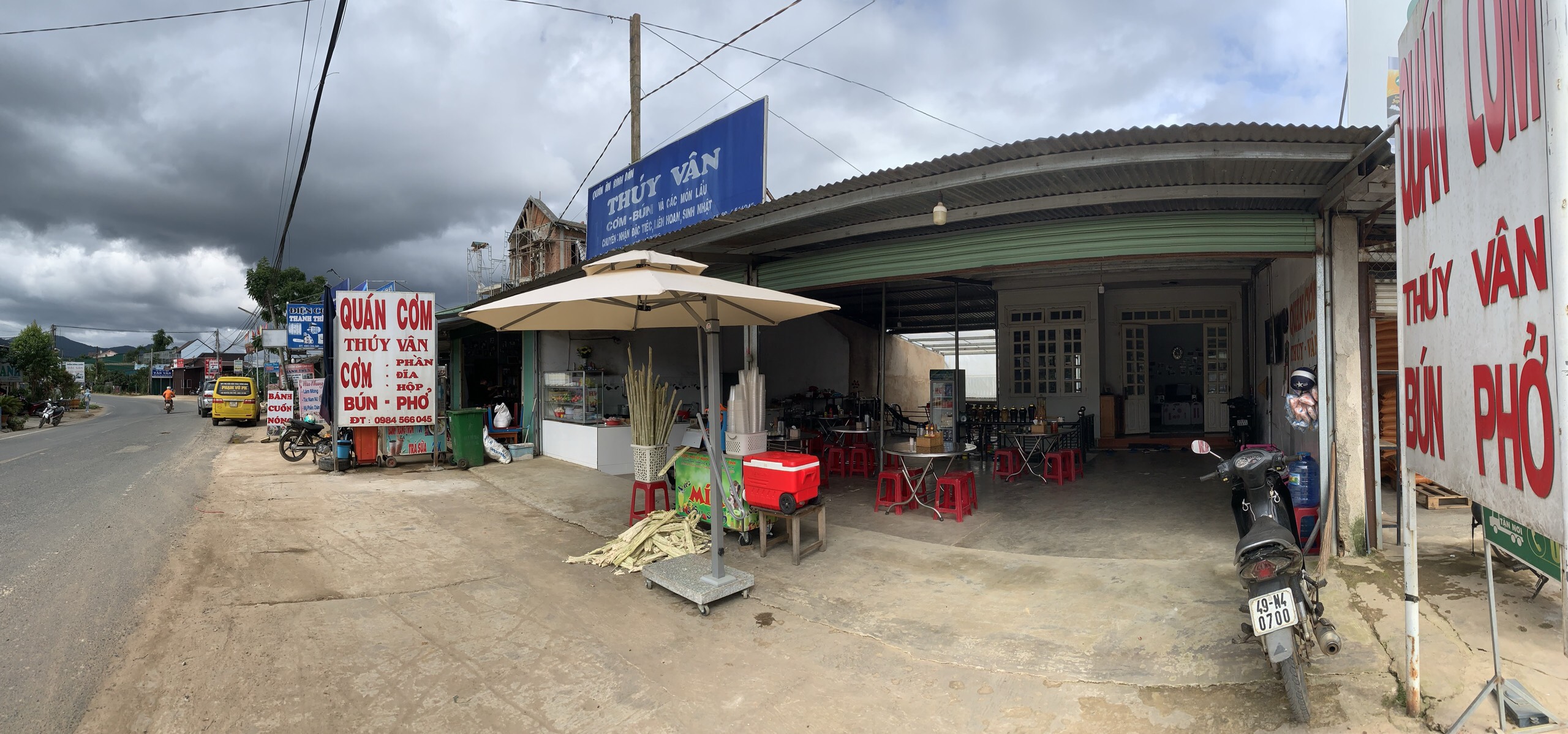 Chính chủ cần bán 2 căn nhà liên kề ngay mặt đường QL 27C