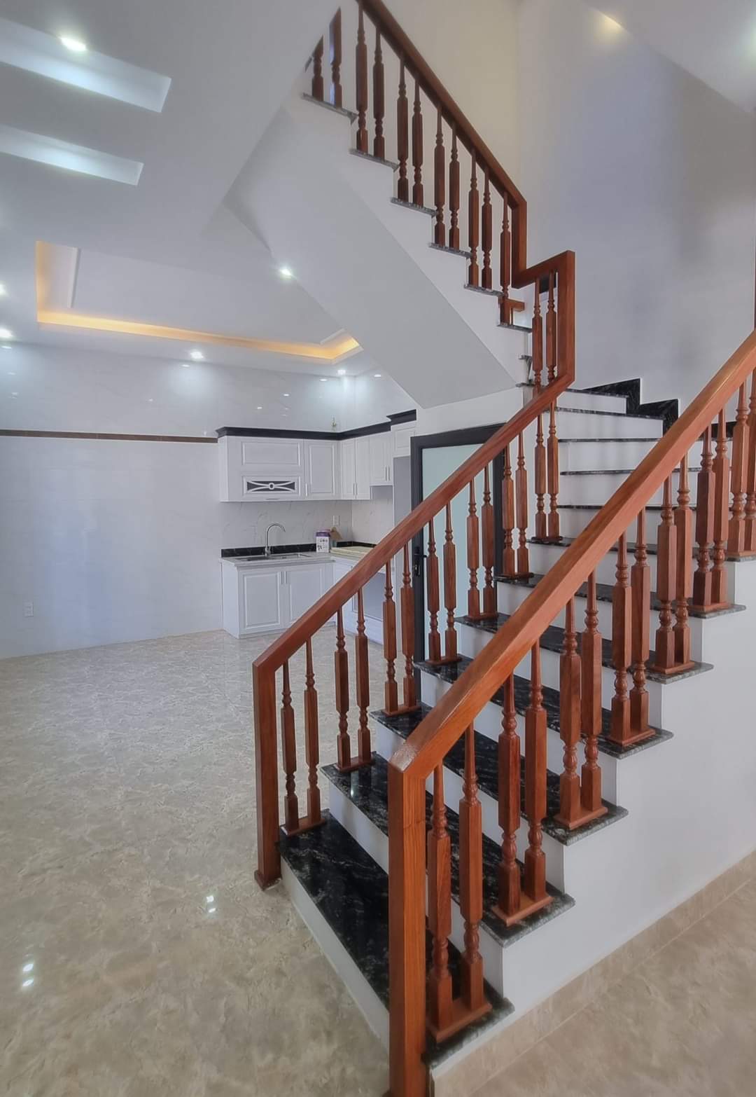 Bán nhà xây mới tinh 48m x 3 tầng GIÁ chỉ 2.38 tỉ tại Khúc Thừa Dụ - Lê Chân