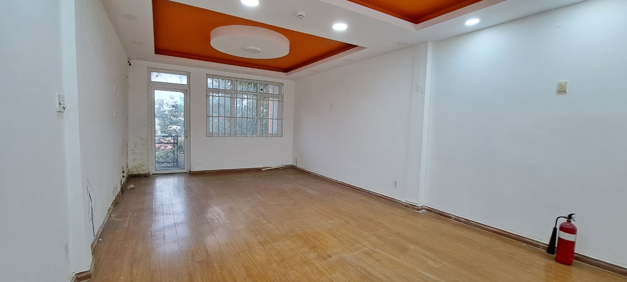 Cho thuê nhà mặt tiền Trần Quang Khải, Tân Định, Quận 1.