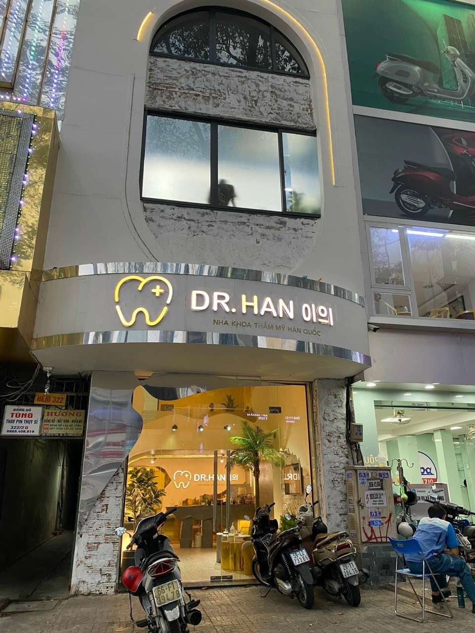 Bán nhà mặt tiền Trần Hưng Đạo gần ngã 4 Nguyễn Văn Cừ.Q1